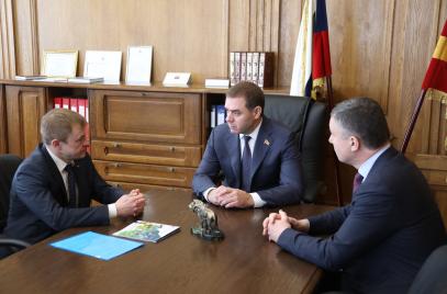 Александр Калинин обсудил развитие и поддержку МСП с представителями Загсобрания Челябинской области