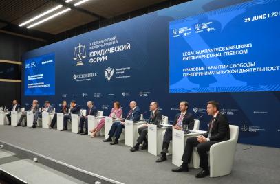 Правовые гарантии свободы деятельности бизнеса и баланс антикризисных мер — какие темы подняли на полях ПМЮФ-2022