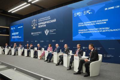 Правовые гарантии свободы деятельности бизнеса и баланс антикризисных мер — какие темы обсудили на полях ПМЮФ-2022