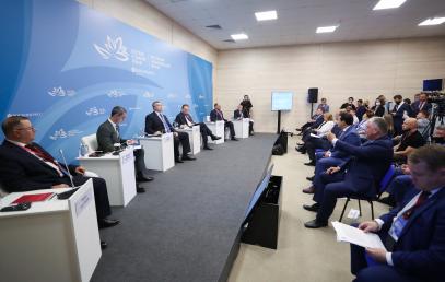 Во Владивостоке начал свою работу Восточный Экономический Форум-2021. В этом году его тема: "Дальний Восток - новые вызовы и возможности"